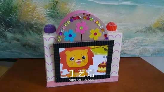 幼儿园手工作品图片 废物利用做的漂亮相机(图2)