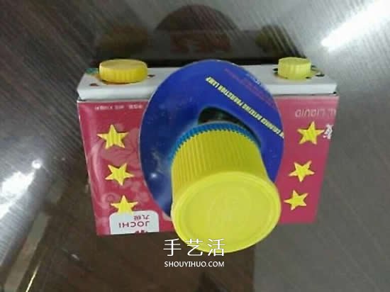 幼儿园手工作品图片 废物利用做的漂亮相机(图7)