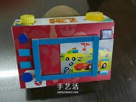 幼儿园手工作品图片 废物利用做的漂亮相机(图8)