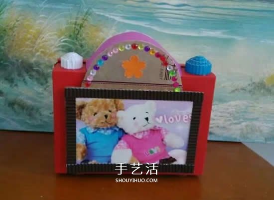 幼儿园手工作品图片 废物利用做的漂亮相机(图9)