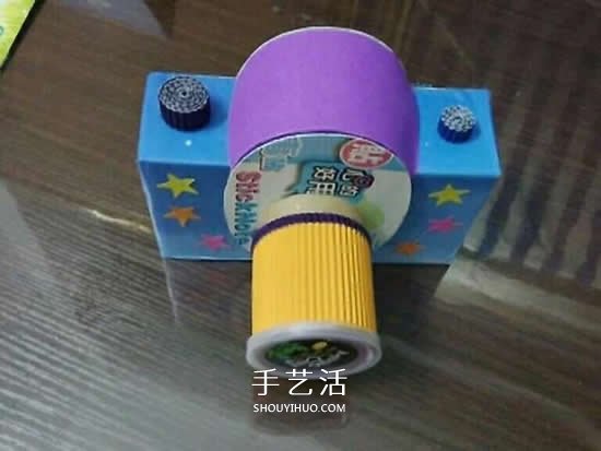 幼儿园手工作品图片 废物利用做的漂亮相机(图15)