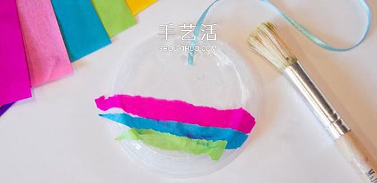 酸奶盖子废物利用 手工制作彩虹风铃的方法(图3)