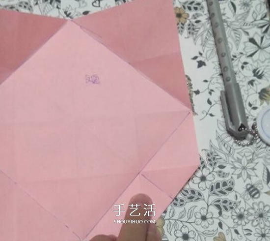 爱心相框怎么折图解 带心形四方相框的折法(图17)