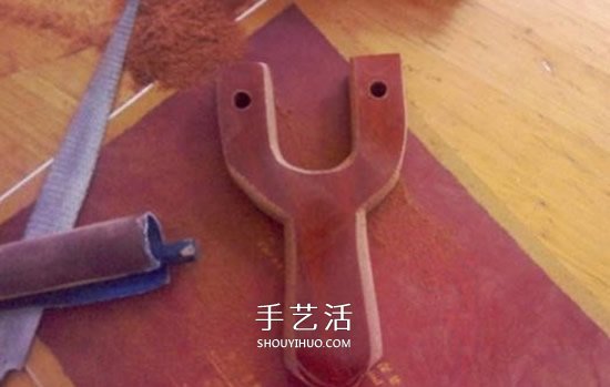 实木弹弓制作过程图解 自制实木弹弓的方法(图5)