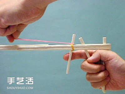 连发皮筋枪怎么做图解 自制连发皮筋枪做法(图3)