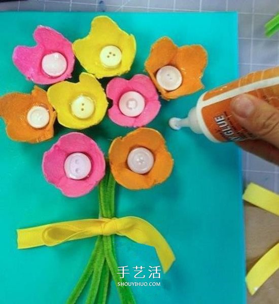蛋托制作立体花朵装饰画 简单蛋托装饰画做法(图7)