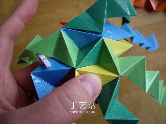 纸球的折法步骤图片 折纸彩球的详细步骤图(图9)