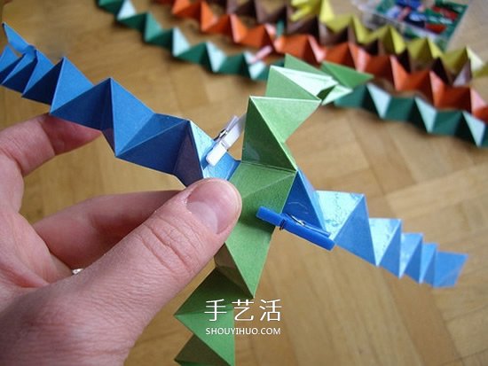 纸球的折法步骤图片 折纸彩球的详细步骤图(图4)