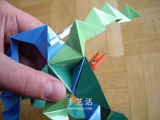纸球的折法步骤图片 折纸彩球的详细步骤图(图7)