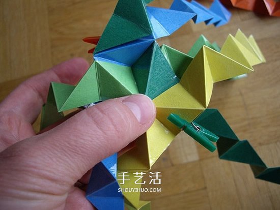 纸球的折法步骤图片 折纸彩球的详细步骤图(图8)