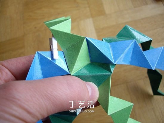 纸球的折法步骤图片 折纸彩球的详细步骤图(图6)