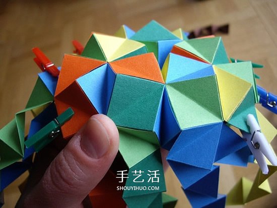 纸球的折法步骤图片 折纸彩球的详细步骤图(图22)