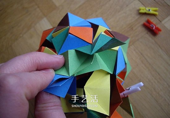 纸球的折法步骤图片 折纸彩球的详细步骤图(图36)