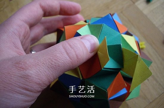 纸球的折法步骤图片 折纸彩球的详细步骤图(图38)