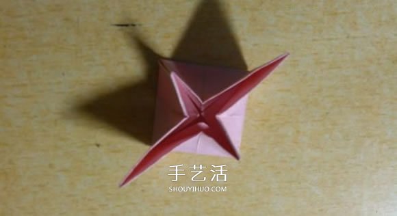 镂空纸花球怎么折图解 简单手工花球的折法(图9)