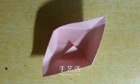 镂空纸花球怎么折图解 简单手工花球的折法(图8)