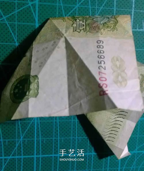 六角徽章的折法图解 一元纸币折纸六角徽章(图8)