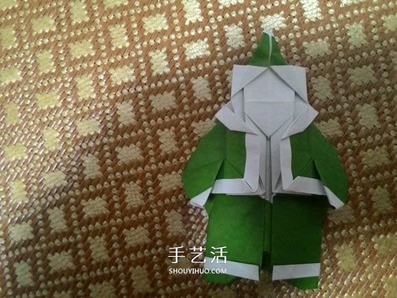圣诞老人折纸步骤图解 纸折圣诞老人怎么折(图1)