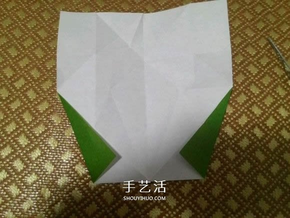 圣诞老人折纸步骤图解 纸折圣诞老人怎么折(图22)