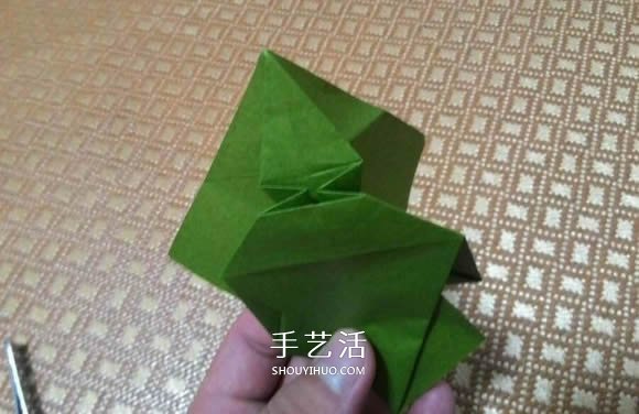 圣诞老人折纸步骤图解 纸折圣诞老人怎么折(图28)