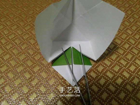 圣诞老人折纸步骤图解 纸折圣诞老人怎么折(图24)