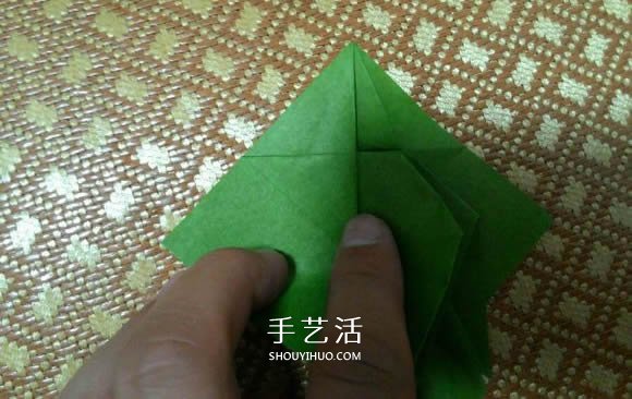 圣诞老人折纸步骤图解 纸折圣诞老人怎么折(图30)