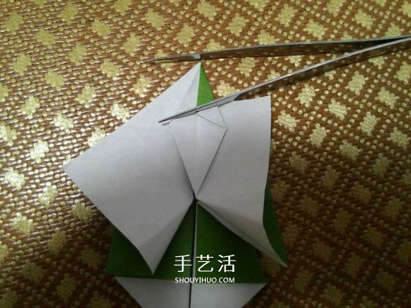 圣诞老人折纸步骤图解 纸折圣诞老人怎么折(图35)