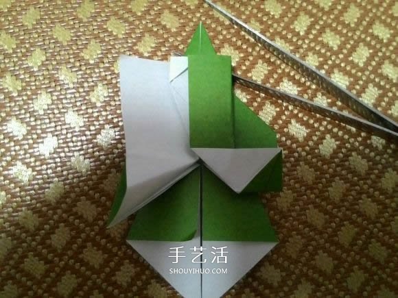 圣诞老人折纸步骤图解 纸折圣诞老人怎么折(图38)