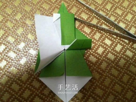 圣诞老人折纸步骤图解 纸折圣诞老人怎么折(图39)