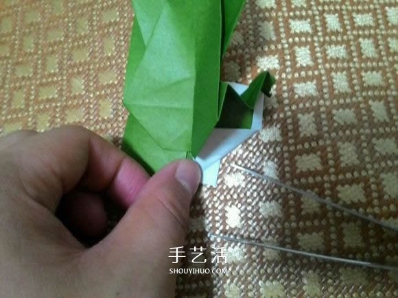 圣诞老人折纸步骤图解 纸折圣诞老人怎么折(图46)