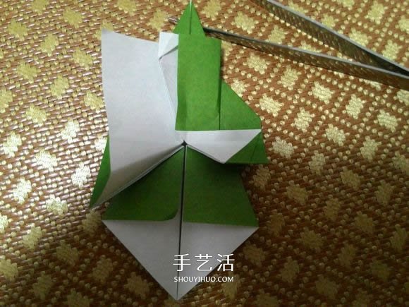 圣诞老人折纸步骤图解 纸折圣诞老人怎么折(图40)