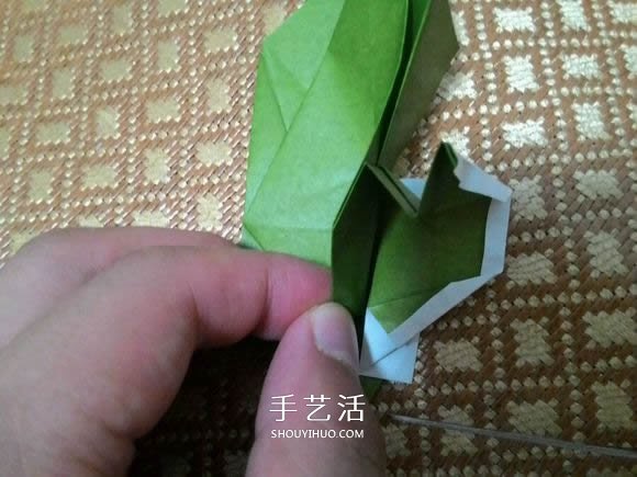 圣诞老人折纸步骤图解 纸折圣诞老人怎么折(图47)