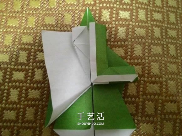 圣诞老人折纸步骤图解 纸折圣诞老人怎么折(图44)