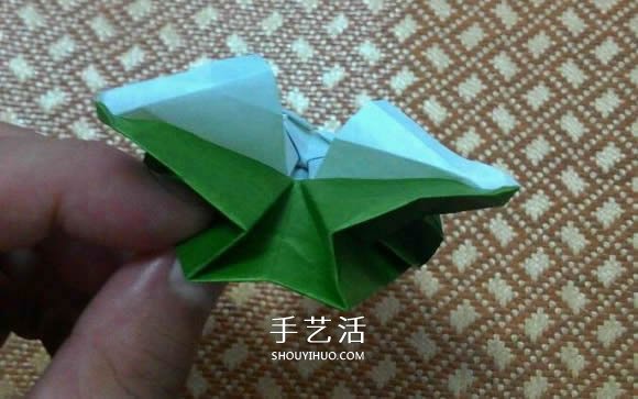 圣诞老人折纸步骤图解 纸折圣诞老人怎么折(图64)