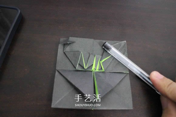 耐克标志的折纸方法 怎么折NIKE标志的图解(图27)