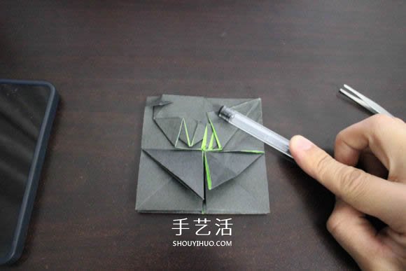耐克标志的折纸方法 怎么折NIKE标志的图解(图26)