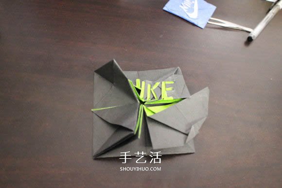 耐克标志的折纸方法 怎么折NIKE标志的图解(图41)