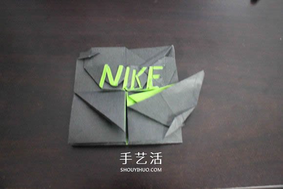 耐克标志的折纸方法 怎么折NIKE标志的图解(图40)