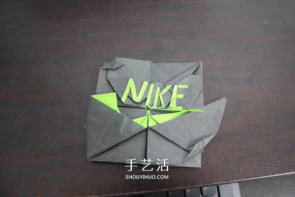 耐克标志的折纸方法 怎么折NIKE标志的图解(图45)