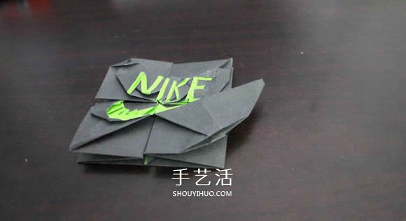 耐克标志的折纸方法 怎么折NIKE标志的图解(图48)