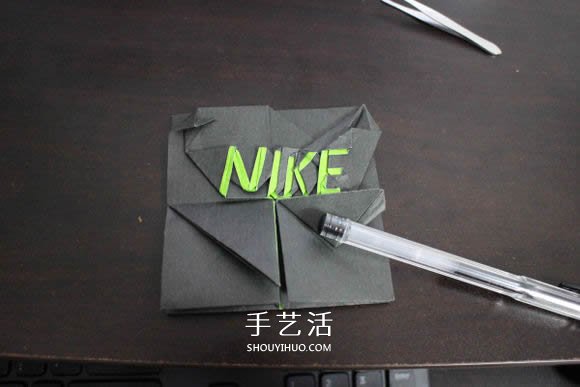 耐克标志的折纸方法 怎么折NIKE标志的图解(图34)