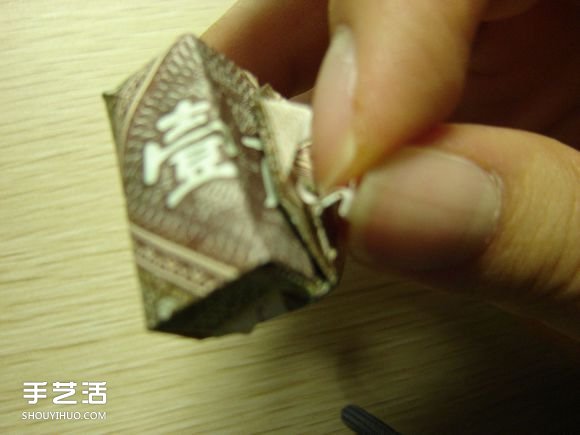 纸币折纸照相机图解 美金折相机的折法详解(图79)
