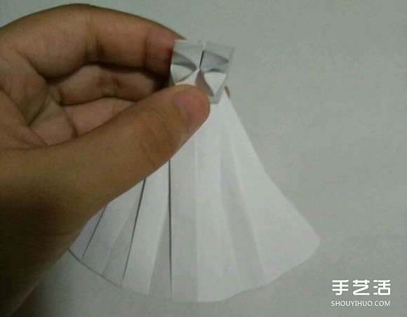 折纸婚纱裙的折法图解 婚纱的折纸方法步骤(图16)