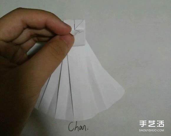 折纸婚纱裙的折法图解 婚纱的折纸方法步骤(图22)