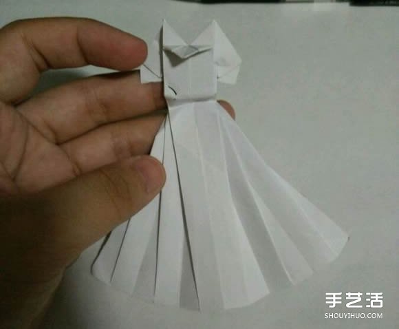 折纸婚纱裙的折法图解 婚纱的折纸方法步骤(图28)