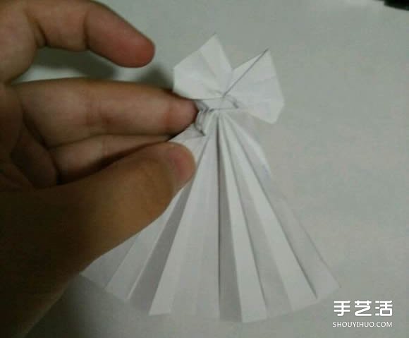 折纸婚纱裙的折法图解 婚纱的折纸方法步骤(图30)