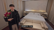 蜜月Vlog?Faker和Untara跨年亲自喂饭 饭店共睡一张床(图1) 蜜月Vlog?Faker和Untara跨年亲自喂饭 饭店共睡一张床(图1)