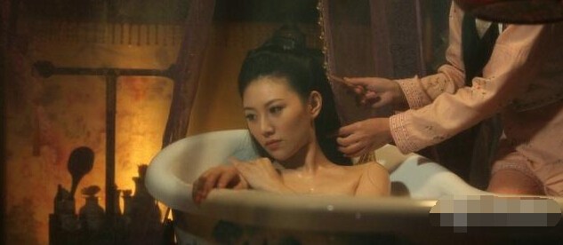 演个电视剧真是拼了!女星大尺度半裸出浴照曝光(图1) 演个电视剧真是拼了!女星大尺度半裸出浴照曝光(图1)