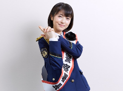 美波美翻!新特摄剧《一日偶像署长》滨边美波警服造型亮相(图4) 美波美翻!新特摄剧《一日偶像署长》滨边美波警服造型亮相(图4)
