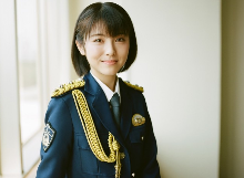 美波美翻!新特摄剧《一日偶像署长》滨边美波警服造型亮相(图6) 美波美翻!新特摄剧《一日偶像署长》滨边美波警服造型亮相(图6)
